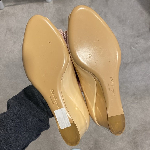 Salvatore Ferragamo nude heels - Picture 5 of 8